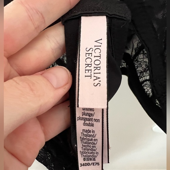 Victoria’s Secret Dream Angels Unlined Plunge Black Lace Bra - Picture 2 of 6